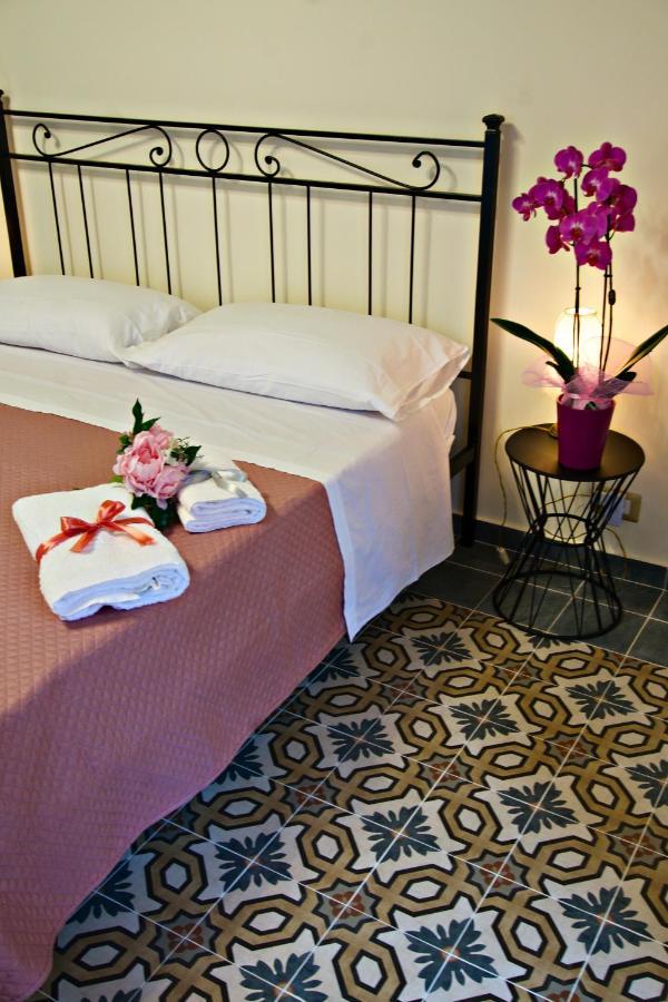 Bed and Breakfast Domus Aurea Montalbano Elicona Exterior foto